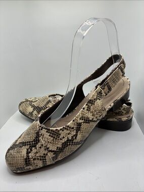CLARKS OPEN BACK ANIMAL PRINT BUCKLE CLOSURE ULTIMATE COMFORT CASUAL SHOES